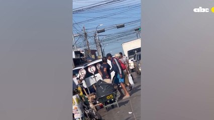 Hombre Cierra Rodríguez De Francia Para Pelear Tranquilo