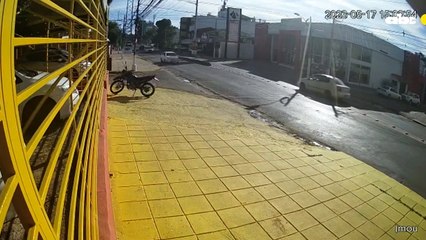 Motociclista Sale Ileso Tras Ser Arrollado Sobre Cacique Lambaré