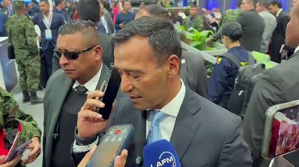 Emotiva llamada del ministro de Defensa a Giovanny Ayala anunciando la liberación de su hijo