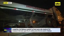 Video: Camión cisterna quedó atascado en viaducto