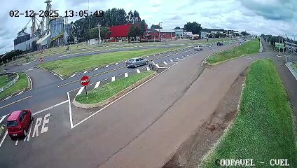 Veja o vídeo: Câmara capta momento da colisão entre dois carros na BR-277 em Santa Tereza do Oeste
