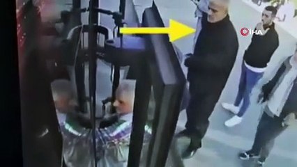 Büyükçekmece'de İETT otobüsünde yankesicilik kameraya yansıdı