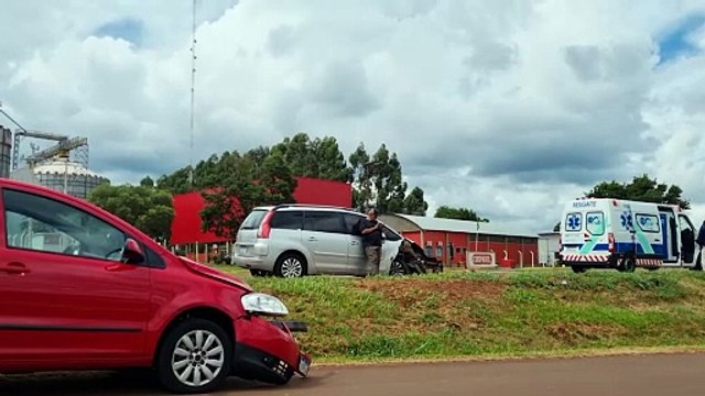 Colisão em trevo atrapalha trânsito na BR-277 em Santa Tereza do oeste