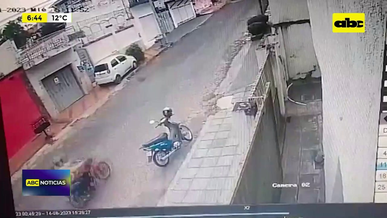 Video: Policía detiene a dos ladrones de motocicleta