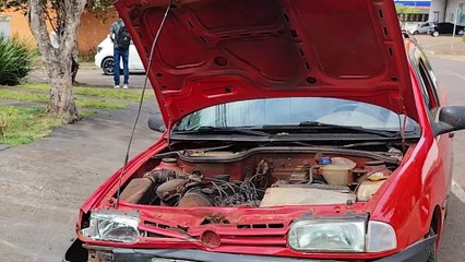 Batida envolve três carros em frente ao Centro de Convenções de Cascavel