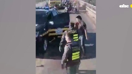 Policía y Caminera a los golpes en el Puente Remanso