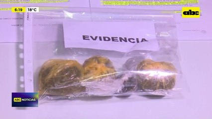 Video: Vendedor de frutas con marihuana en canasta