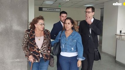 Esposa y nuera de RGD en el Palacio de Justicia