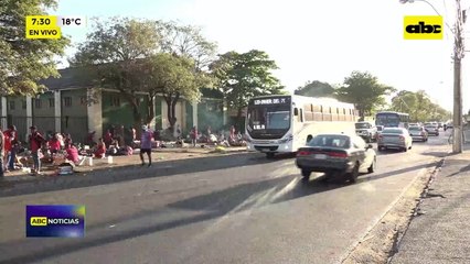 Video: Familias indígenas siguen sobre Artigas