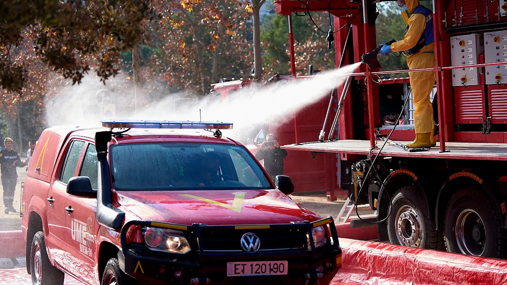 Un amplio despliegue de 400 efectivos vigilan la zona cero de la peste porcina en Cataluña