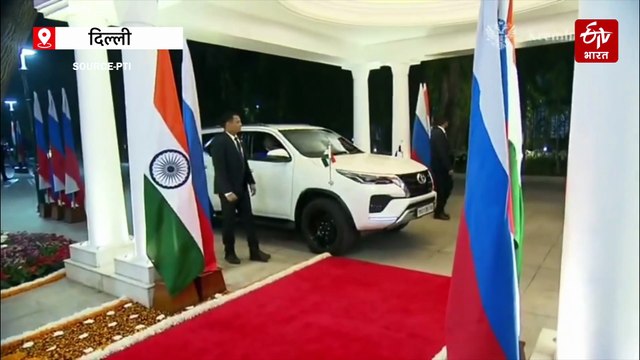 रूस के राष्ट्रपति पुतिन का गर्मजोशी से स्वागत, पीएम मोदी ने लगाया गले, दोनों नेताओं के बीच दिखी स्ट्रॉंग बॉंडिंग