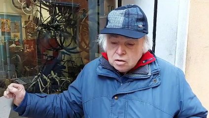 Derubato mentre apre il suo storico negozio di bici in centro a Modena