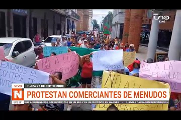COMERCIANTES DE MENUDOS MARCHAN HASTA LA PLAZA