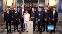 Milano-Cortina 2026, la fiamma olimpica consegnata a Mattarella al Quirinale