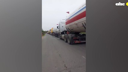 Otros 25 Camiones Están Retenidos En Puerto Pilcomayo, Esperando Cruzar A Itá Enramada
