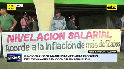 Video: Funcionarios se manifiestan contra recortes
