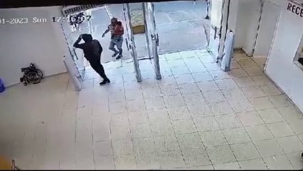 Itauguá: delincuentes armados roban supermercado a plena luz del día