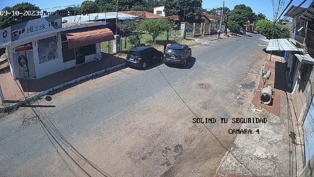 Hurtaban accesorios de vehículos y fueron detenidos