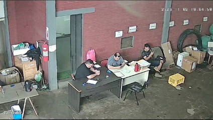 Roban dinero y celulares de empleados en asalto a transportadora