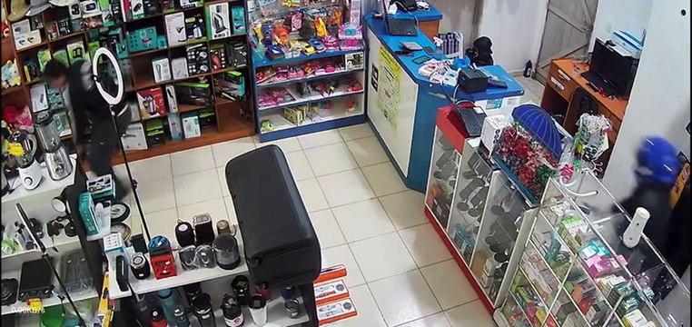Hieren A Comerciante En Asalto A Local De Venta De Celulares