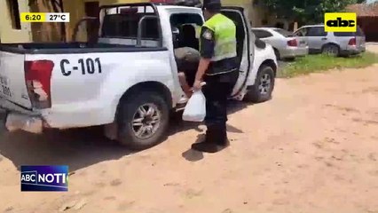 Video: salió de una casa con objetos robados