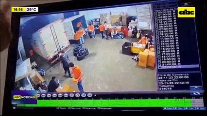 Video: vestidos de policías asaltan transportadora en Ciudad del Este