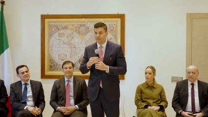 Peña insta a paraguayos en Italia a unirse y a contribuir con el país desde el exterior