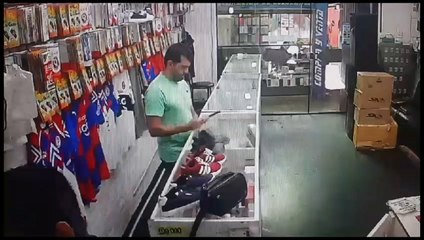 Un hombre hurtó varios celulares de un local y luego fue aprehendido