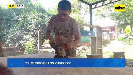 “El Mundo de los Rústicos”: joven emprendedor realiza artesanía en madera