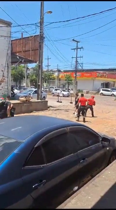 Pelea entre guardias de local comercial y vendedores ambulantes en predio de Saprocal