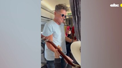 Carlos Vives sorprendió con un show a 30 mil pies de altura