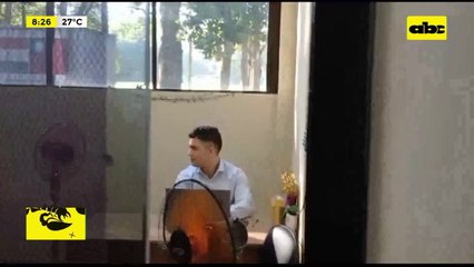 Video: Hijo de Roya Torres se encerró en oficina parlamentaria