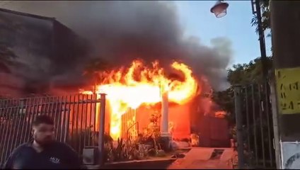 Incendio consume en su totalidad a una vivienda en Lambaré