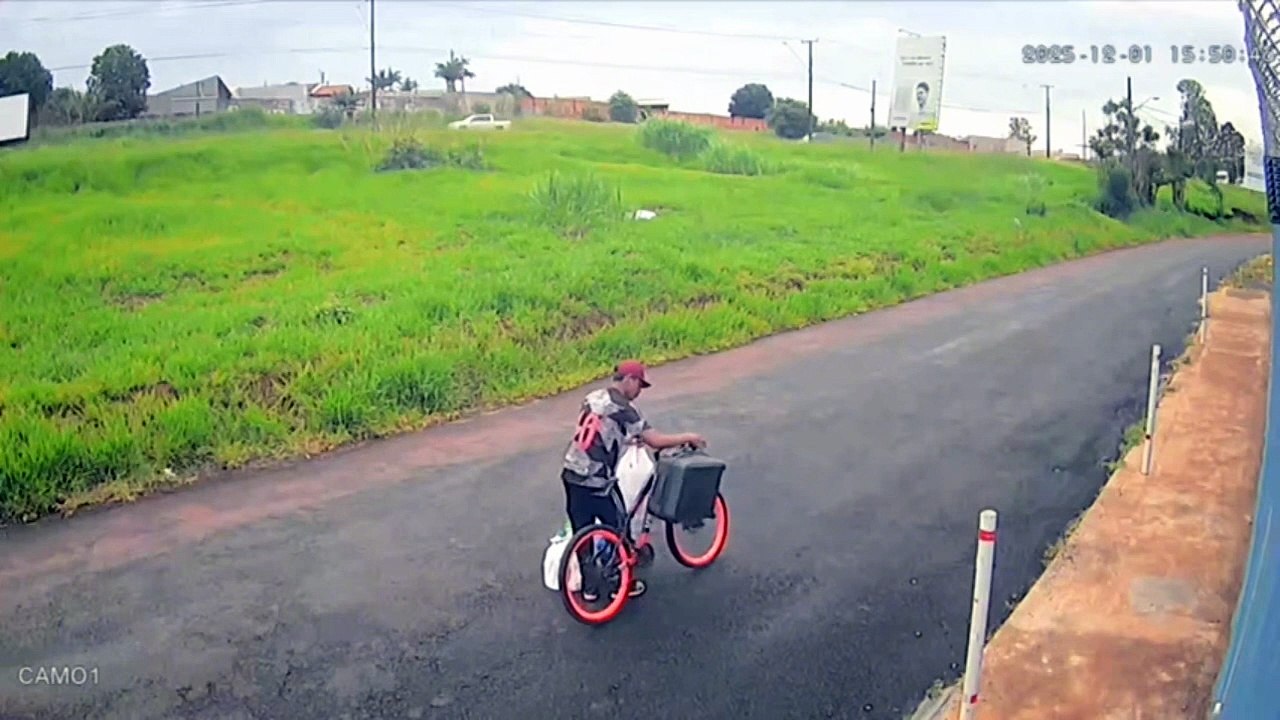 Flagra: ladrão furta casa e foge de bicicleta em Apucarana