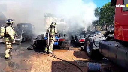 Reportan explosión e incendio en un taller de San Antonio