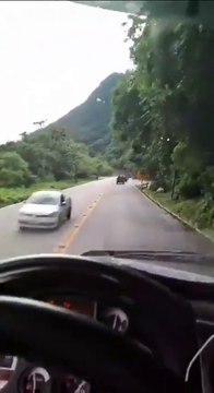 Santa Catarina: despejan ruta donde volcó un camión con ácido