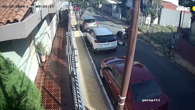 Motoasaltantes Robaron Pertenencias De Una Mujer En Asunción