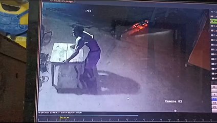 Así roban focos de una escuela de Asunción