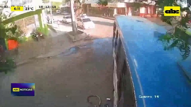 Video: Violento choque de buses deja 11 heridos en Itá