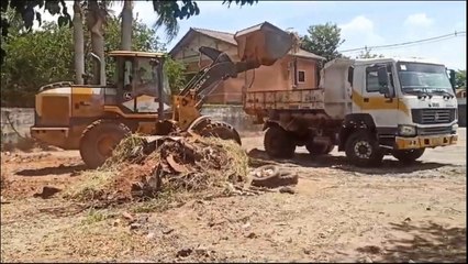 Máquinas de Luque invaden propiedad provada y destrozan todo a su paso