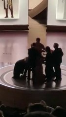 El actor John Cena presentó "desnudo" el premio a “Mejor Vestuario”