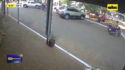Video: Joven estaba en una motocicleta robada
