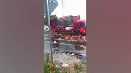 Camión repartidor protagonizó accidente