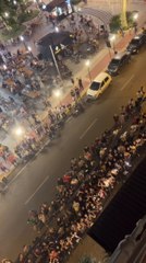 Asunciónico: Tom DeLonde de Blink-182, conmovido por la serenata de sus fans