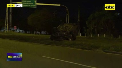 Video: Aparatoso vuelco vehicular sobre autopista