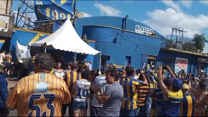 Celebración De Hinchas Del Sportivo Luqueño Por Aniversario Número 103 Del Club