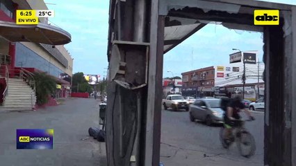 Video: Denuncian estado de abandono en parada de buses