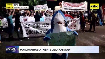 CDE: estudiantes marchan hasta el Puente de la Amistad pidiendo garantías para “Arancel 0″