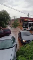 Limpio: arroyos desbordados, caminos intransitables y gente atrapada por lluvias
