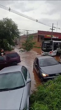 Limpio: arroyos desbordados, caminos intransitables y gente atrapada por lluvias